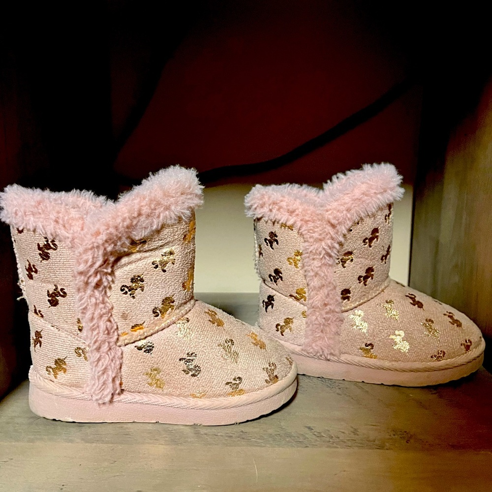 Pink winter ugh style boot